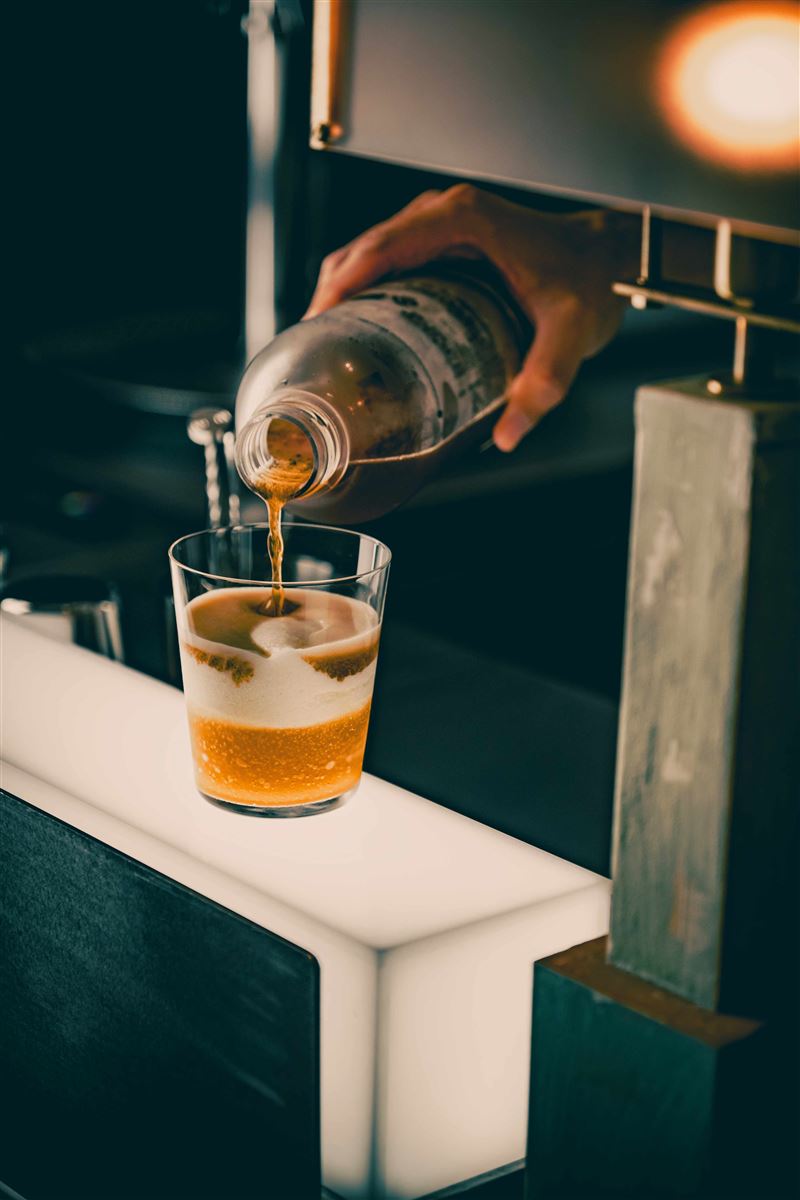 Project Cola可樂計劃夜晚的調酒以精釀手工可樂為基底調製。(圖/品牌業者提供)