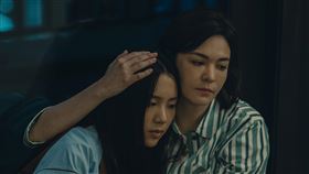 Emma李曼唯（左）在《整形過後》與張榕容（右）有不少對手戲，大讚前輩是仙女。（圖／六魚文創提供）