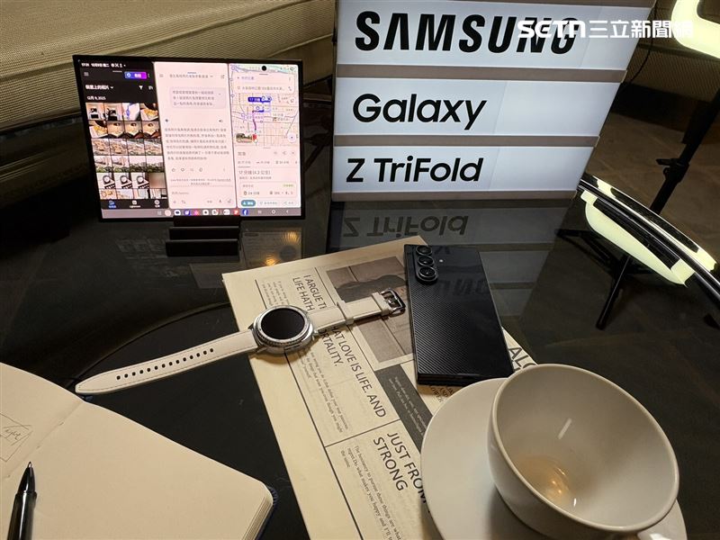 Galaxy Z TriFold最薄處僅3.9mm,億畫素主鏡頭,以及三星摺疊機系列中容量最大的電池,展現強悍旗艦效能。(圖/記者王文承攝影)