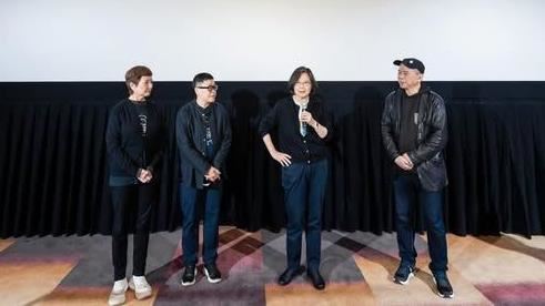 觀賞金馬獎最佳影片《大濛》　小英曝感想