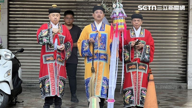 女清潔員冤死「連10擲嘸筊」男友淚滿面