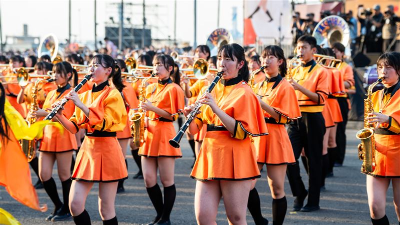 受到中華文化總會（以下簡稱文總）促成，日本知名學生樂團「橘色惡魔」與「翡翠騎士」首度同台。（圖／中華文化總會提供）