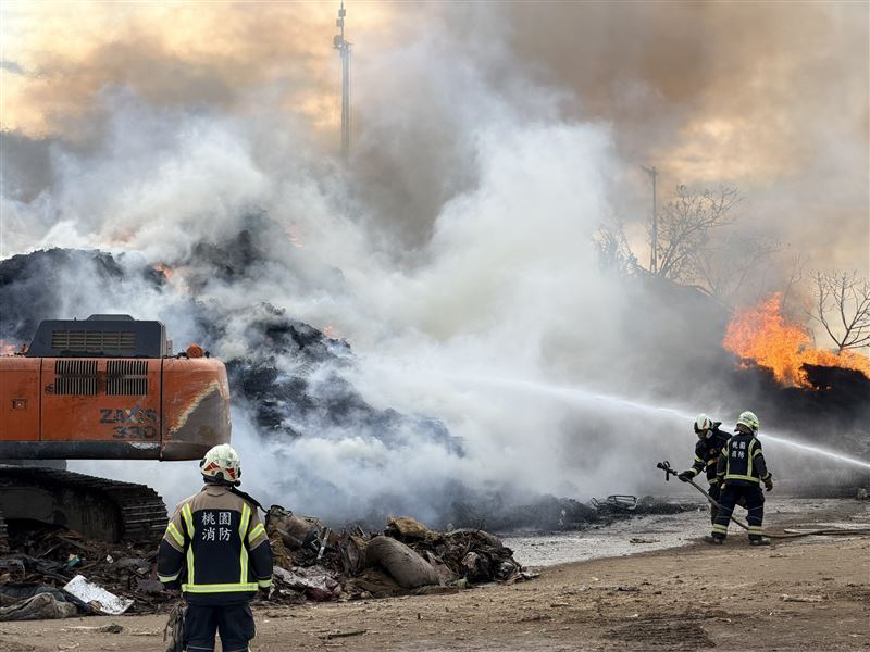 桃園市八德掩埋場火警。（圖／翻攝畫面）