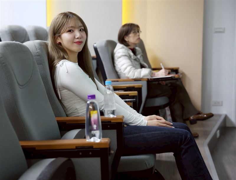 韓籍女神廉世彬以特別來賓身分與同學近距離互動