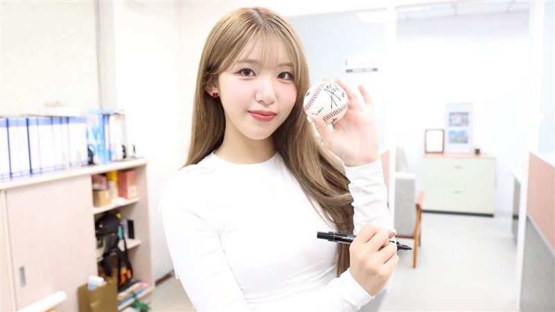 韓籍女神廉世彬突襲大學教室 同學好驚喜