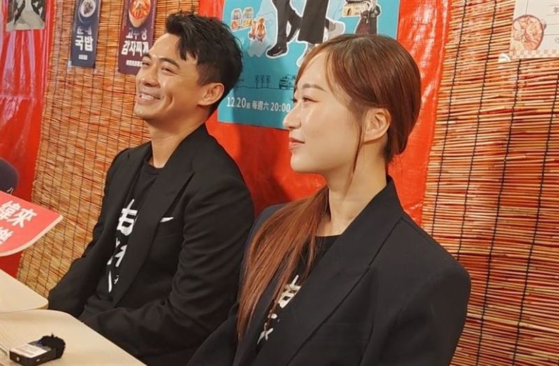 咪蕾(右)與融融出席活動。(圖/記者鍾智凱攝影)