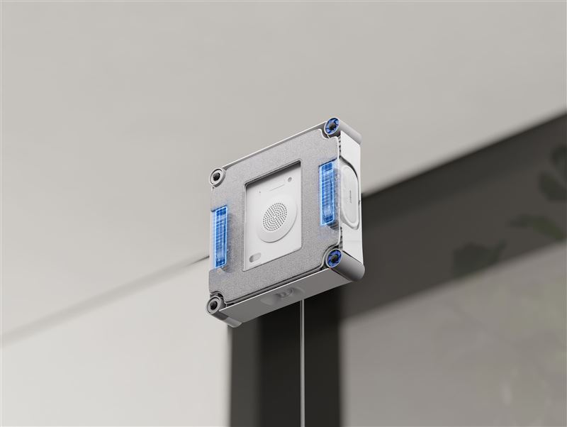 ECOVACS科沃斯WINBOT W2S OMNI的AI智慧攀岩系統,濕擦不打滑。(圖/品牌業者提供)