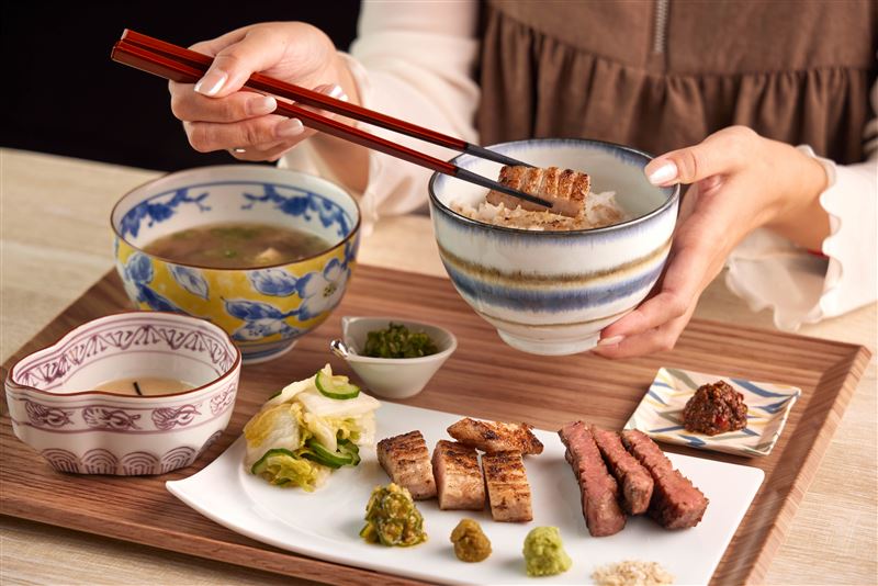 乾杯集團全新品牌「牛舌佑介 炭火燒牛舌定食專賣店」進駐統一時代百貨B2。(圖／乾杯集團提供）