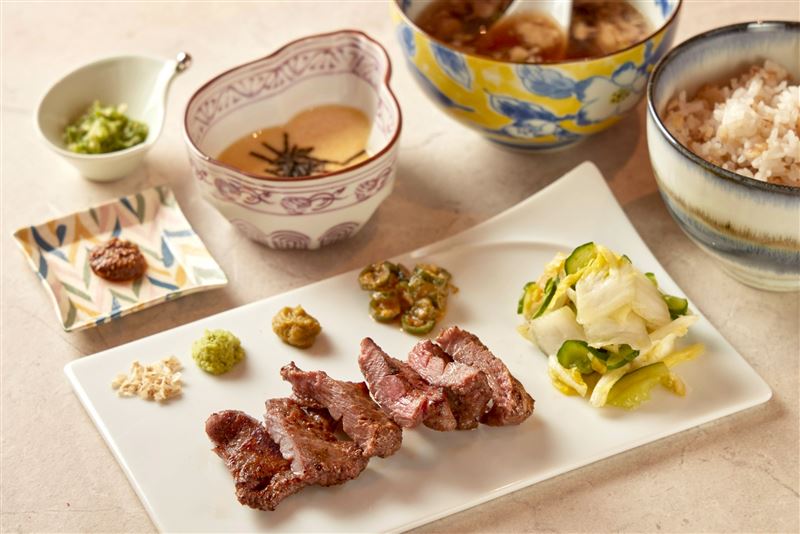 牛舌佑介「赤身牛舌定食」最低390元開吃。(圖／乾杯集團提供）