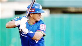 台鋼雄鷹春訓邀請中職4屆全壘打王林仲秋客座。（圖／台鋼雄鷹球團提供） 