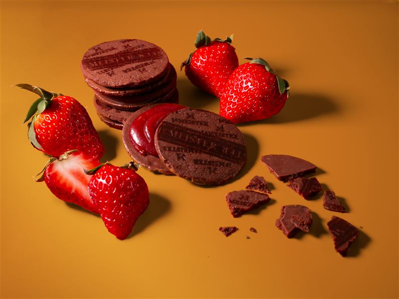 草莓焦糖可可夾心餅乾。(圖/品牌業者提供)