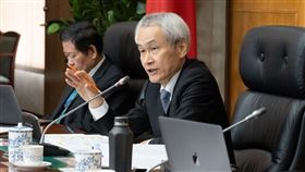 考試院長周弘憲表示，這次公教年改修法，讓參與退撫新制的年輕公務人員，承擔比年長者更大的風險。（圖／考試院提供） 