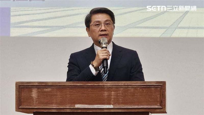 為打擊地面師,新北市地政局、警察局、社會局三方宣布聯手打詐,地政局長汪禮國同步呼籲民眾應設定「地籍異動即時通」,保障不自家動產安全。(圖/新北地政局提供)