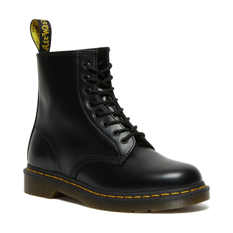 排隊日期12/27忠孝、西門、台中,Dr. Martens SC1460UU 8孔馬汀靴原價$7,980特價$4,980。(圖/品牌業者提供)