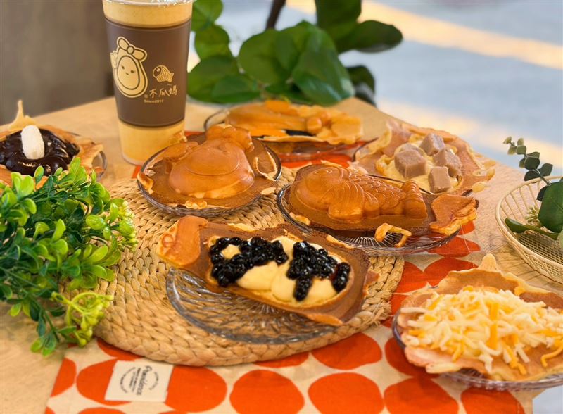 無奈掃到風颱尾,老闆娘吳佩俞表示,自己與先生來自科技業,販售木瓜牛奶、魚拓燒,與「扒趴鴨」毫無關係。(圖/業者提供)