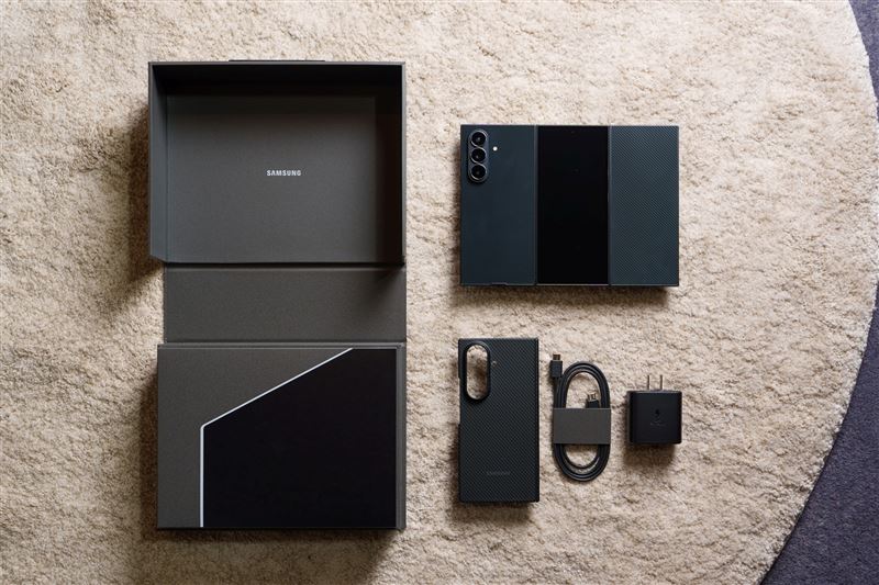 Galaxy Z TriFold盒裝。(圖/台灣三星提供)