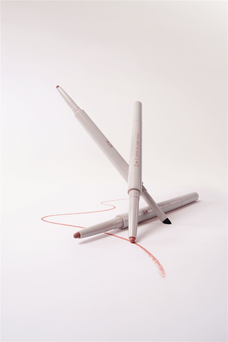 1028雙管齊下柔霧唇線筆。(圖/品牌業者提供)