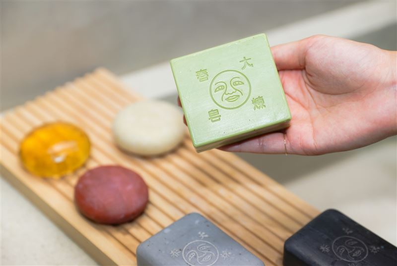 大春煉皂宣布產品均採用「RSPO 永續發展認證棕櫚油」。(圖/品牌業者提供)