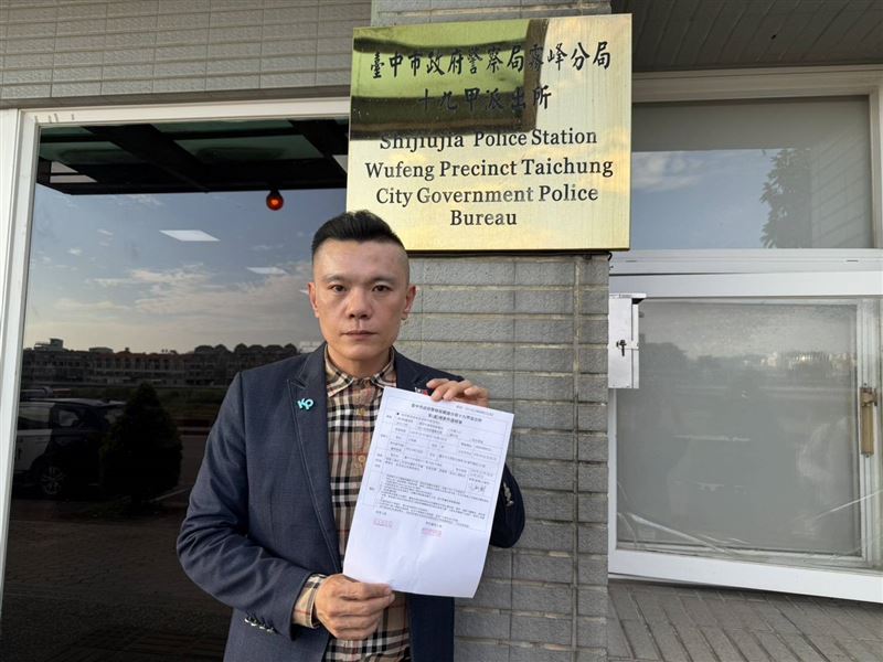 台中男在江和樹服務處外大鬧,遭江和樹提告恐嚇、妨害名譽等罪。(圖/議員江和樹提供)