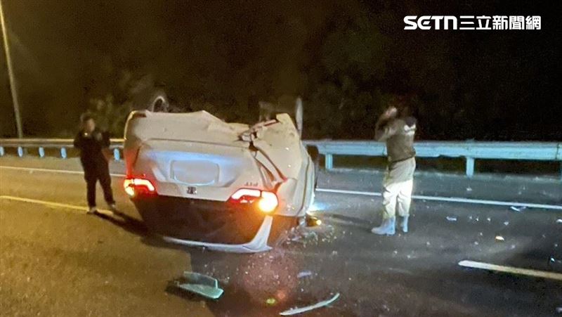 國3福德隧道北口翻車！車陣回堵紫爆