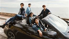 FEniX〈Day Off〉。（圖／華納音樂提供）