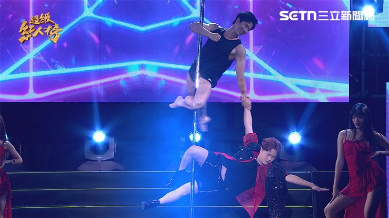 陳孟賢拚了！三元宮慶典　鋼管舞超吸睛