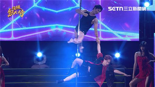 陳孟賢拚了！三元宮慶典　鋼管舞超吸睛