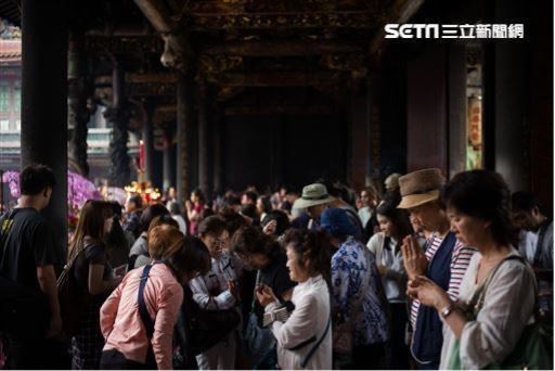 響應環保，許多廟宇開始提倡無煙拜拜（圖／三立新聞網）