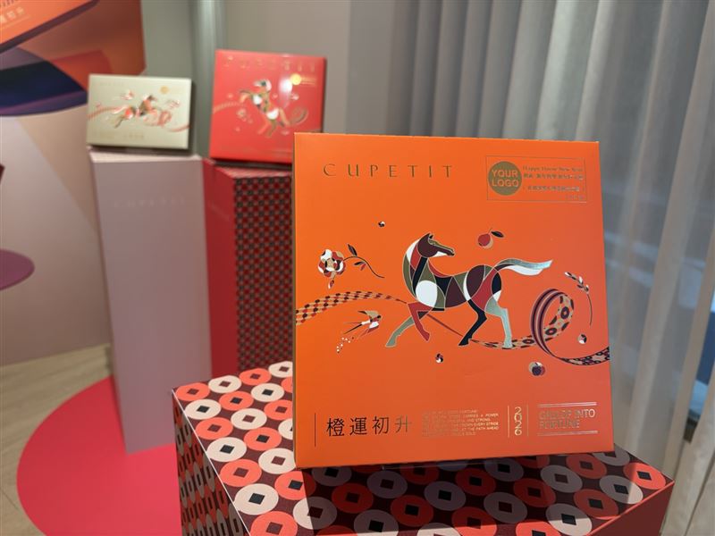 卡柏蒂推出2026《駿馬花禮》新春禮盒，打造馬年最美伴手禮。（圖／記者簡浩正攝影）