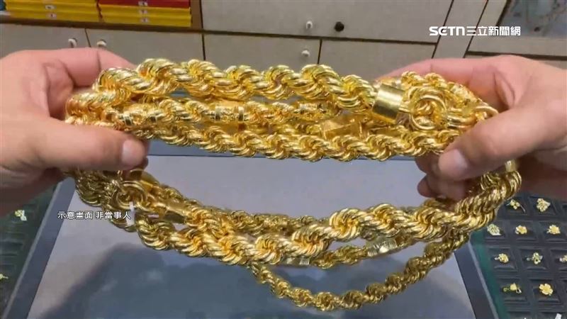 銀樓業者秀「最粗」金項鍊 市價逾1300萬
