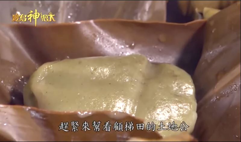 準備包仔粿及其他供品在「田頭」祭祀土地公。（圖／寶島神很大）