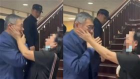 柯文哲今赴台北地方法院出庭，步入法院前突遭女子上前擁抱並搓臉，畫面在網路引發熱議。（翻攝自臉書/民眾講堂-全民參與共榮平台）