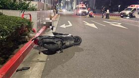 台北,老翁,警方,毒駕,女騎士,筆錄,車禍,酒駕,陽性,毒品,路人,過馬路（圖／翻攝畫面）