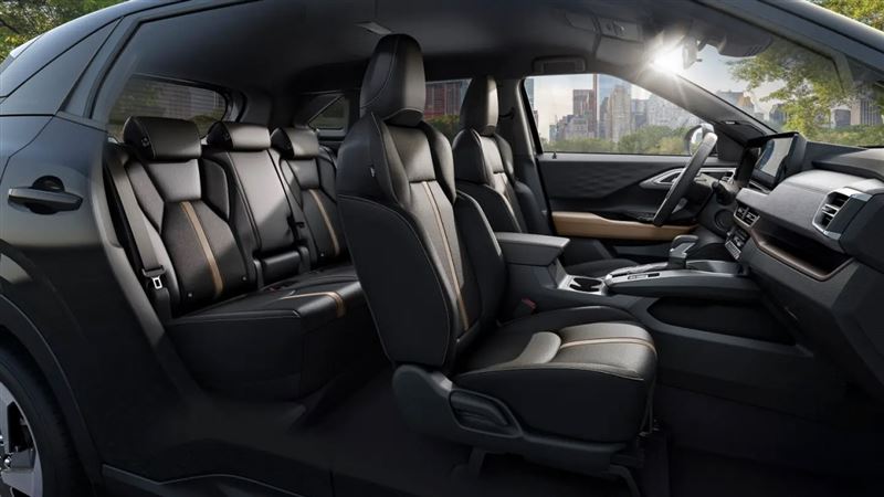 後排座椅採4/2/4分離設計，並提供8段椅背角度調整。（圖／翻攝Mitsubishi網站）