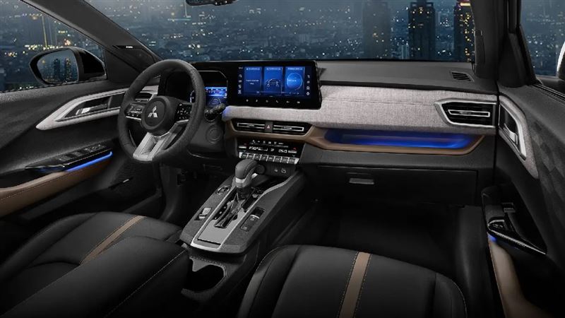 內裝採用10.25吋數位儀錶搭配12.3吋中控觸控螢幕。（圖／翻攝Mitsubishi網站）