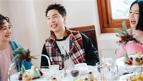 苗可麗逼問「女友是水果名？」，派翠克招架不住羞喊「愛年上」！（圖／東森綜合台提供）