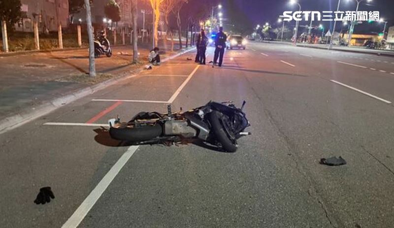 一名19歲林姓男子與涂姓女友分騎機車準備前往沙鹿訪友，沒想到在半途就自撞身亡。(圖/翻攝畫面)