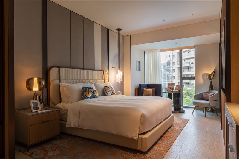 臺中勤美洲際酒店攜手自行車文化探索館、GIANT捷安特 與旗下的「城市通勤」品牌 Momentum，共同推出跨界住房企劃《騎遇流光・Timeless Ride Encounters》。（圖／翻攝畫面）