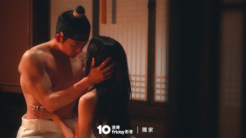 姜泰伍、金世正上演親密戲。(圖/friDay影音提供)