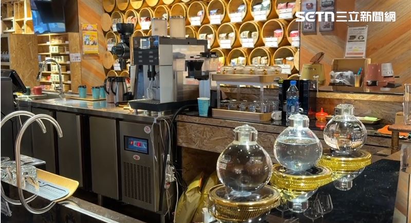 歐客佬也在今(19)日上午召開記者會說明後續處理流程。再次強調為流程疏失，未來提供顧客無條件退貨，任選等價商品再加贈一盒藝伎禮盒！(圖/翻攝畫面)