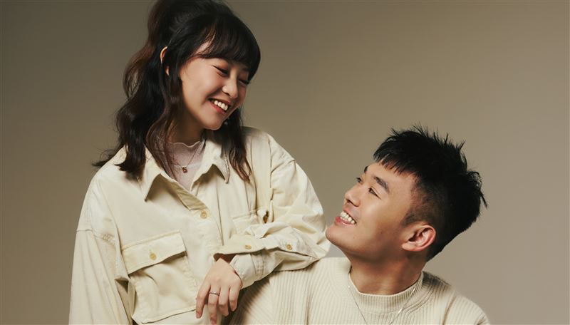 王齊麟夫妻相當恩愛。(圖/快電商提供)