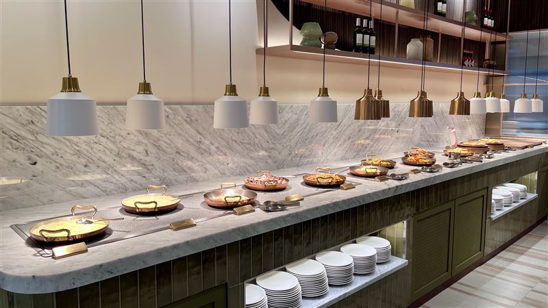 最低728元起就能享用排餐+自助吧。(圖／記者賴俊佑攝影）