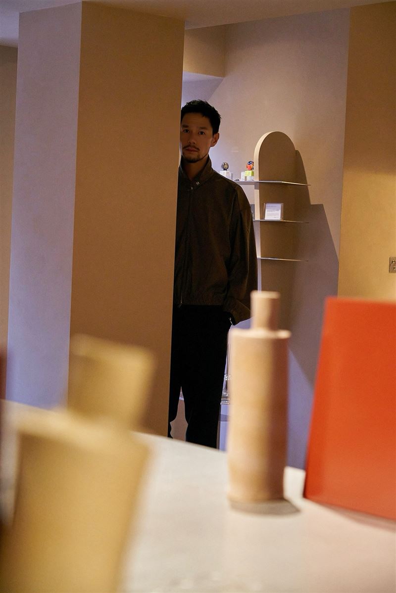 丁春誠跳脫策展人身分，潛心於藝術領域首度舉辦個展。（圖／TIN TIN STUDIO提供）