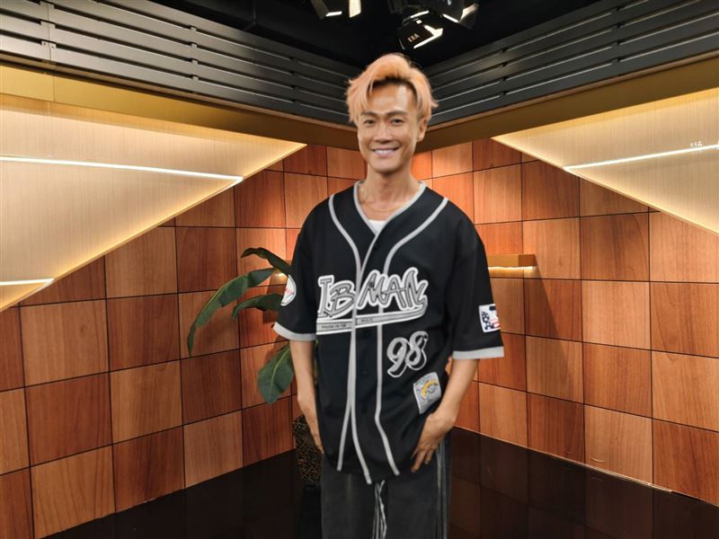 林俊逸為演唱會《逸行者》做宣傳。（圖／年代提供）