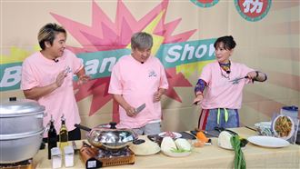 胡瓜節目出事　陳亞蘭突拿刀現身嚇壞全場