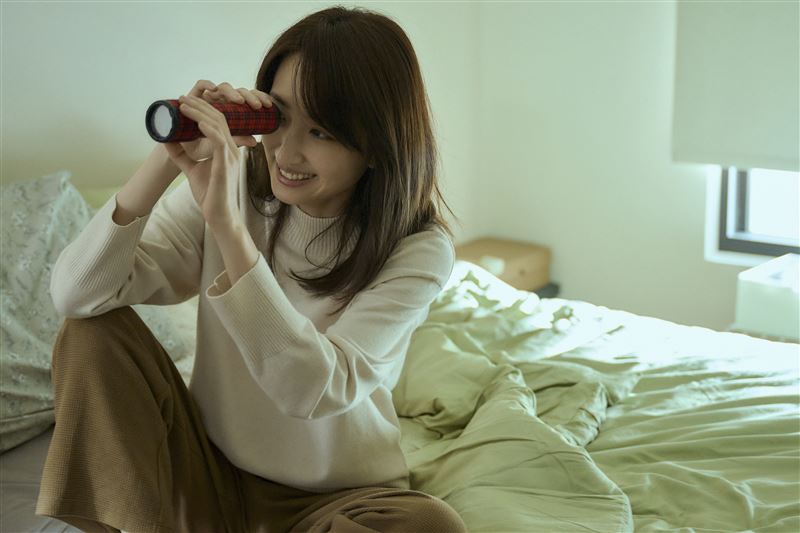 《如果我不曾見過太陽》柯佳嬿揣摩人格分裂。（圖／Netflix提供）