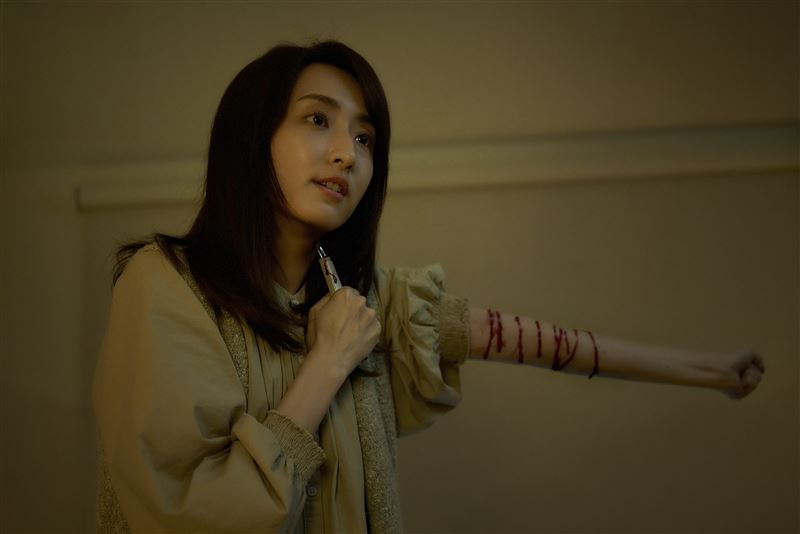 《如果我不曾見過太陽》柯佳嬿真實身份曝光。（圖／Netflix提供）