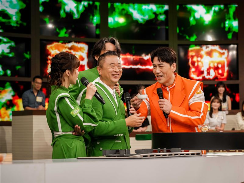 邰智源與羅時豐首次合作主持 。(圖／麥卡貝網路電視提供)