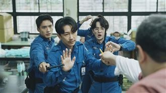 辣椒水一噴全場失控！男星們「嚇到狂咳」