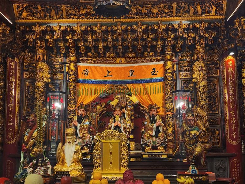 【錯過再等180年 1 】冬至遇天赦日業力清零，易經理財專家陶文老師說：「冬至＋天赦日」是180年難得一遇的天時大合流，掌握者先贏一年。曝光轉運3關鍵。圖為青山宮 玉皇大帝（天赦日主要祭祀對象）。（圖／記者鍾志鵬攝影）